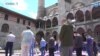 Sultanahmet Camii’nde Sosyal Mesafeli Cuma Namazı